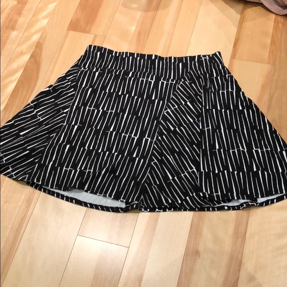 Max Studio Dresses & Skirts - Patterned Fun and Flouncy Skirt